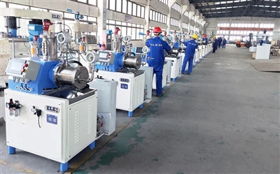 Påføring af perlemølle i fast elektrolyt.